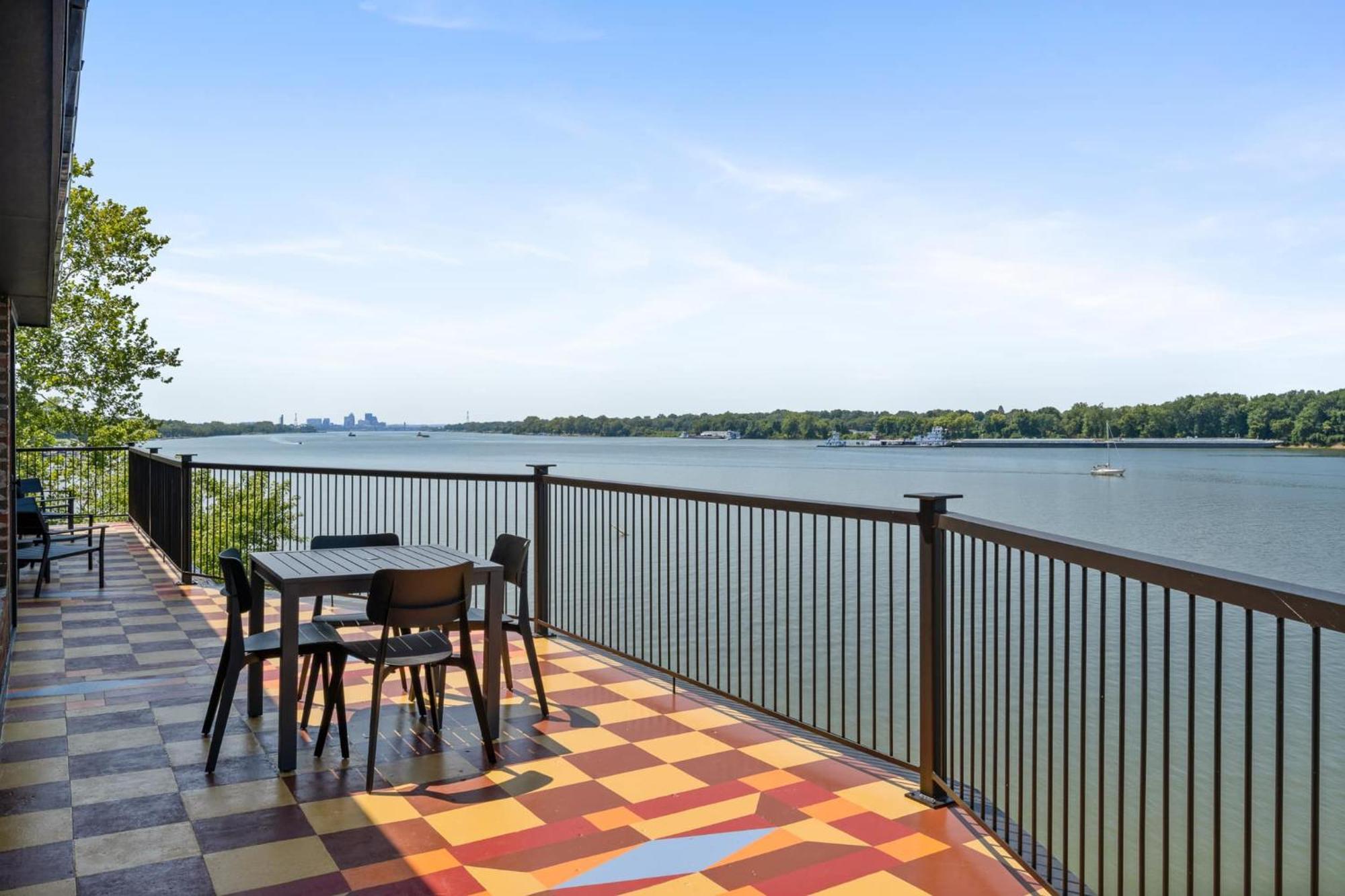 Elegant Riverside Escape Historic Charm & Views Holiday home