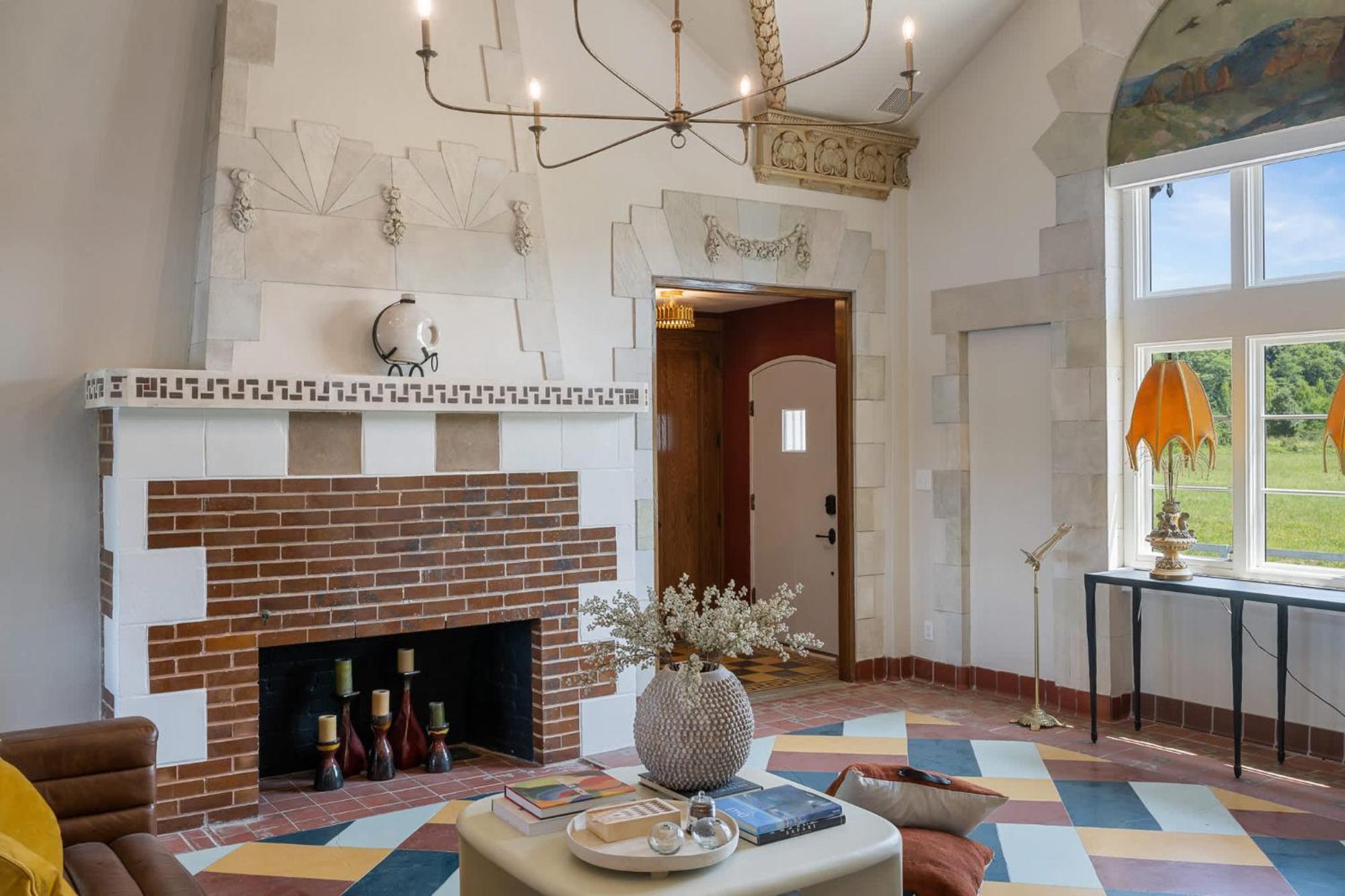 Elegant Riverside Escape Historic Charm & Views Louisville