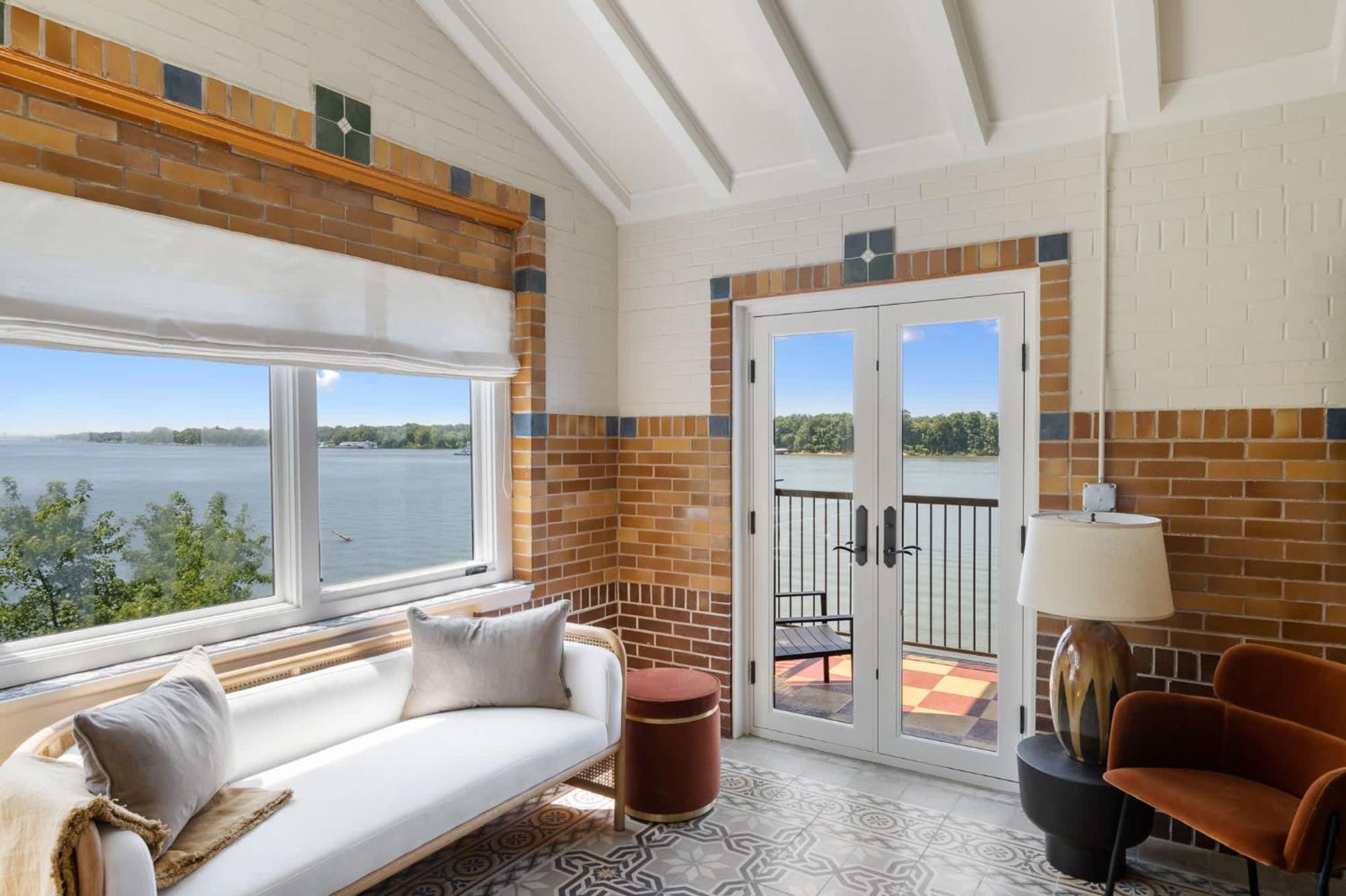 Elegant Riverside Escape Historic Charm & Views Louisville