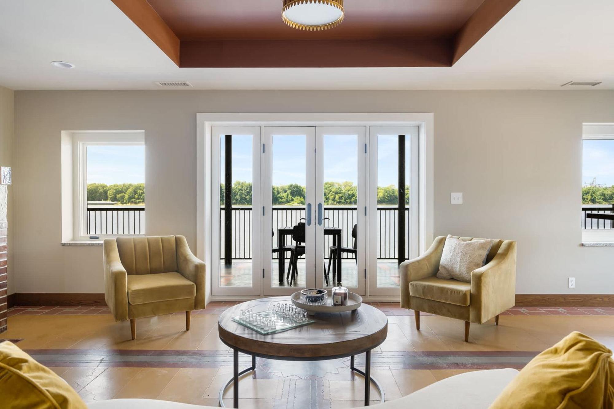 Elegant Riverside Escape Historic Charm & Views * Louisville