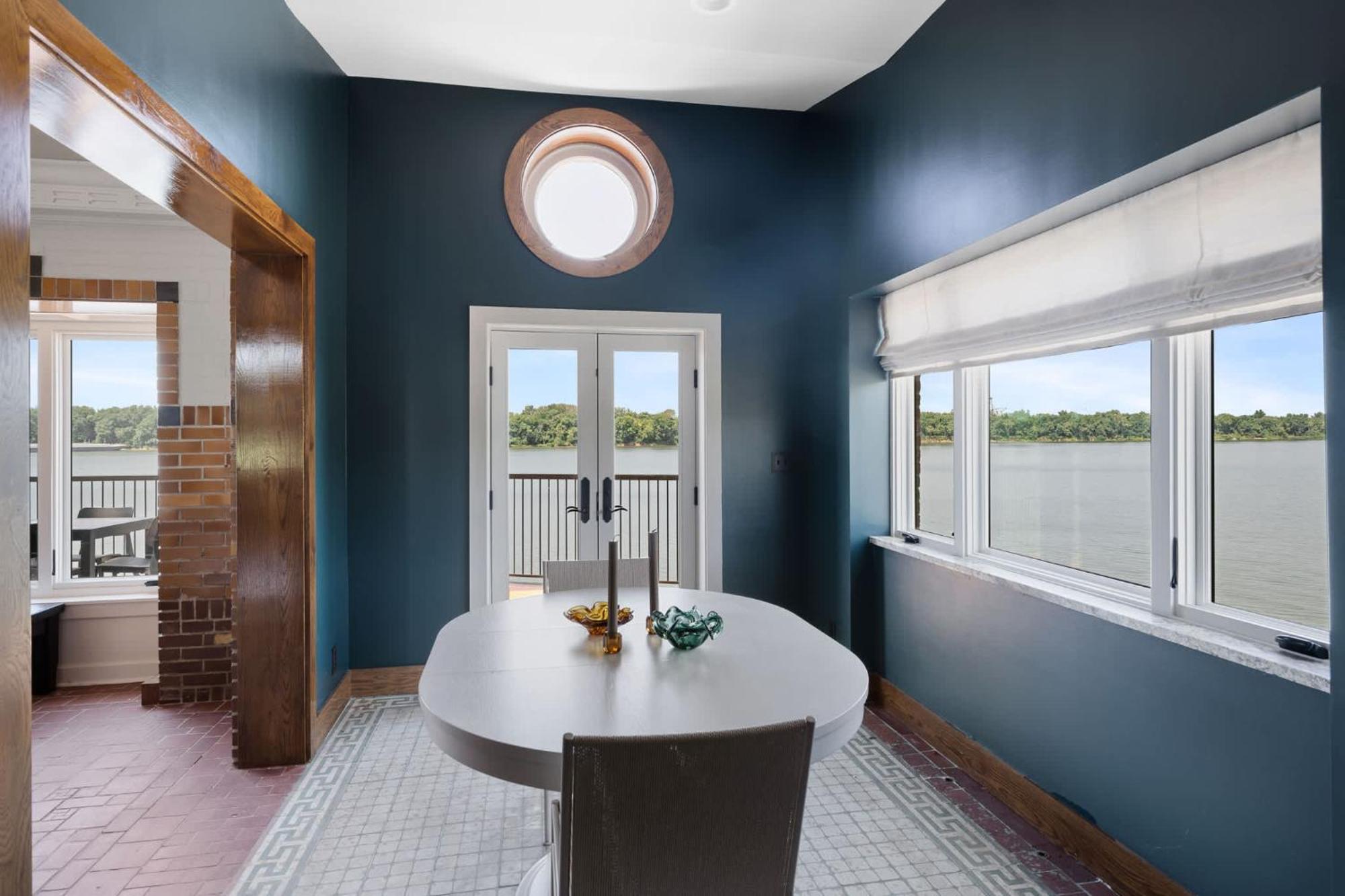 Elegant Riverside Escape Historic Charm & Views *