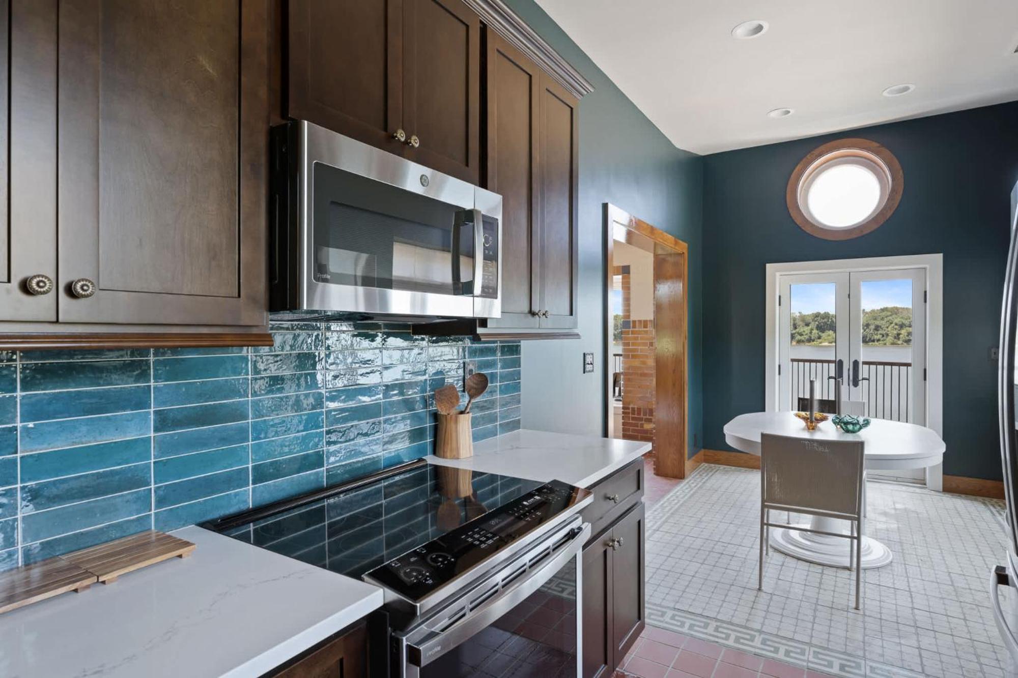Elegant Riverside Escape Historic Charm & Views