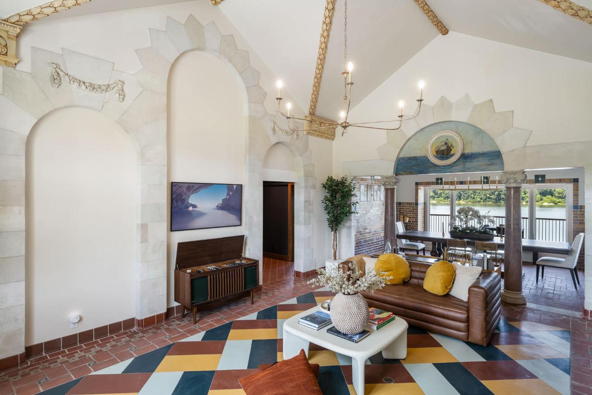 Holiday home Elegant Riverside Escape Historic Charm & Views *