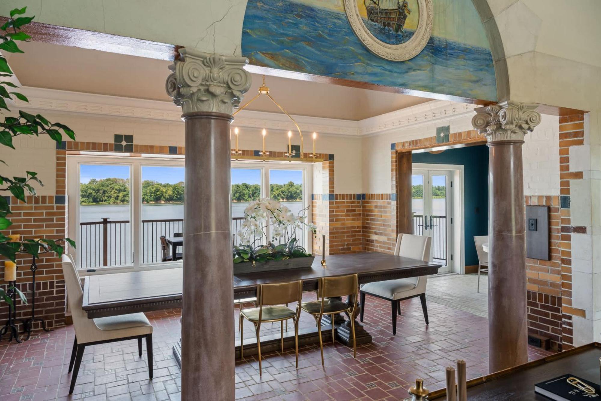 Elegant Riverside Escape Historic Charm & Views *