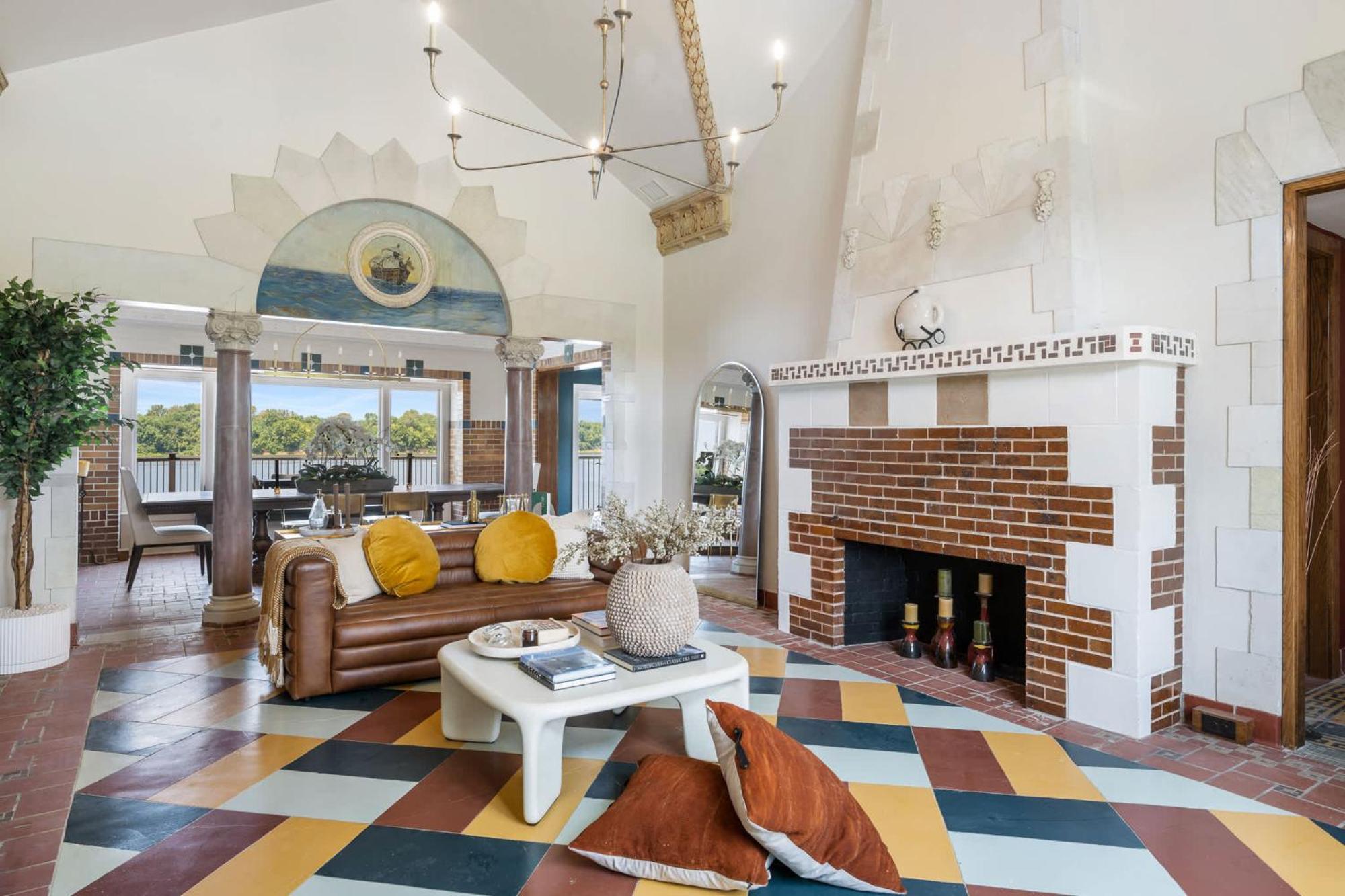 Elegant Riverside Escape Historic Charm & Views Louisville